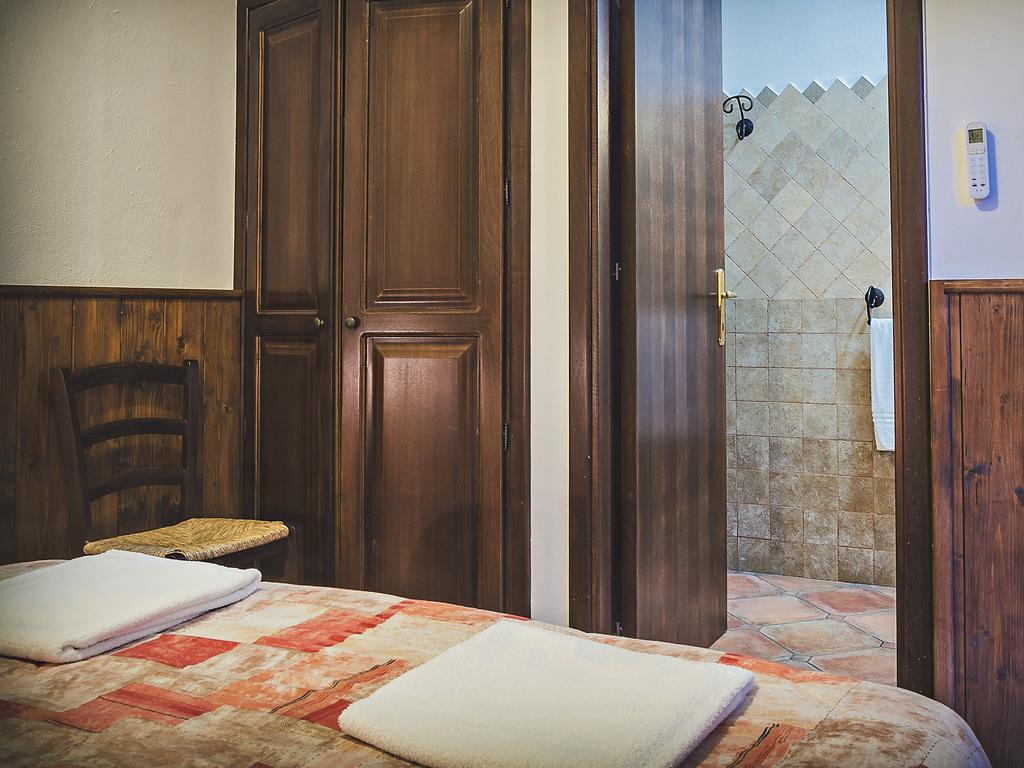 Bed&Breakfast Ichnos Cala Gonone Zimmer foto