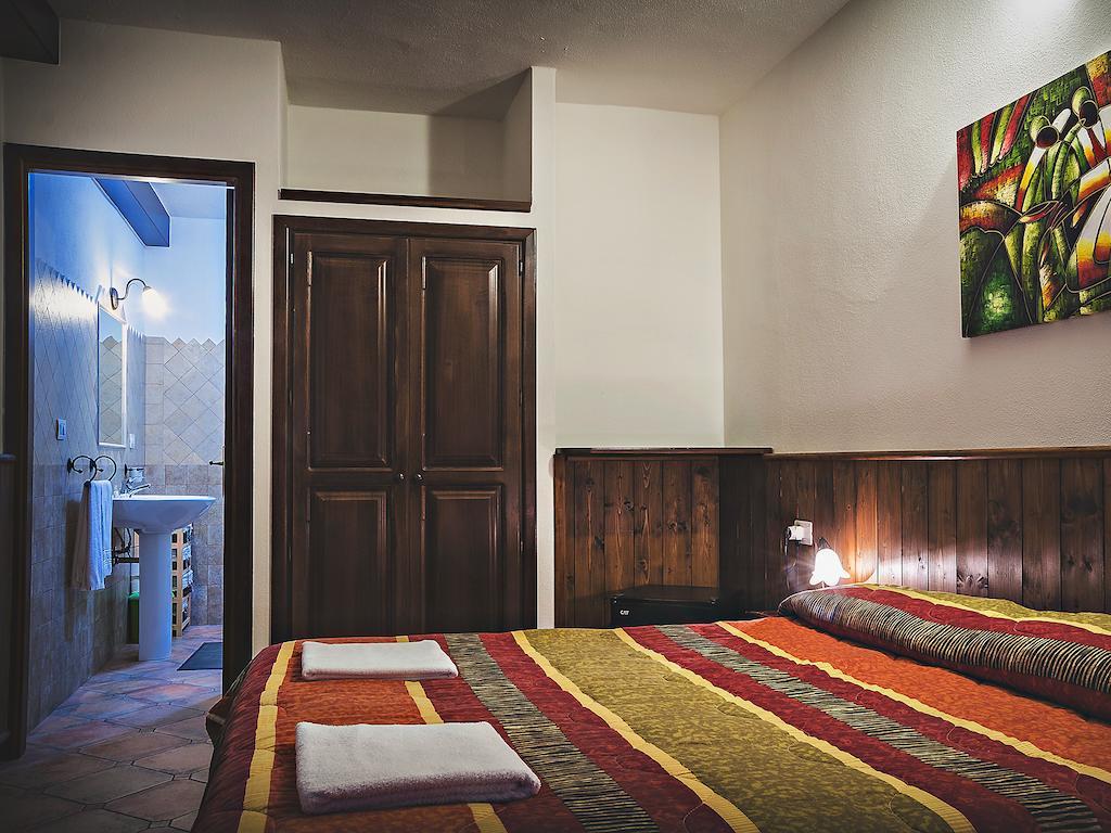 Bed&Breakfast Ichnos Cala Gonone Zimmer foto